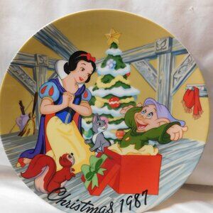The Disney Collection "Snow White's Surprise" Christmas Plate 1987 Collectible